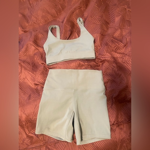 Green workout set - Picture 2 of 3